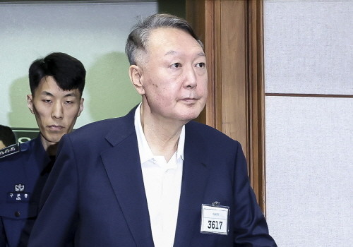 尹, 보석기각 후 첫 재판 불출석…재판부 "정당한 사유 없어"