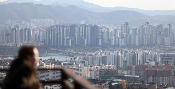 ‘외국인 집주인’ 10만명 넘었다… 중국인이 과반 소유