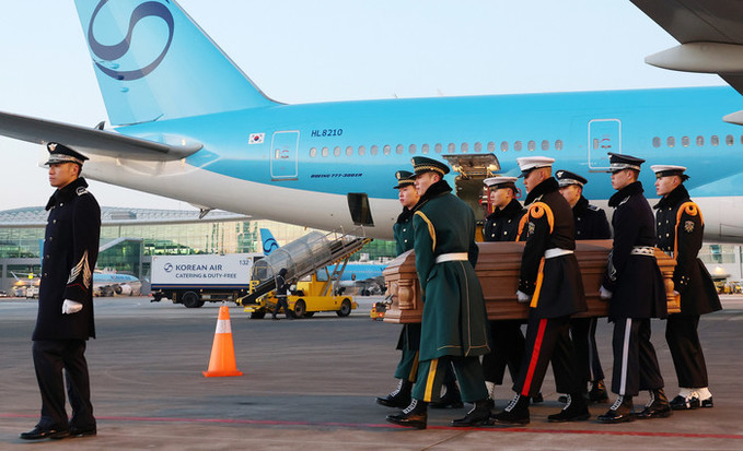 이해찬 전 총리 시신, 공항도착 고국...