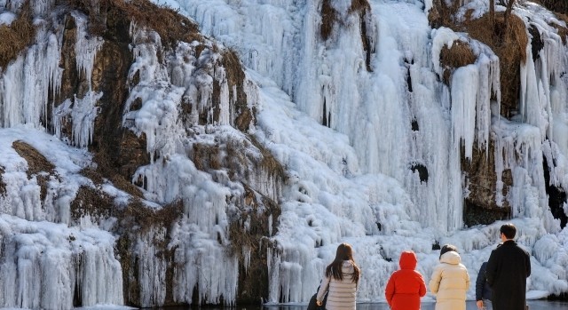 [내일 날씨] '반짝 봄' 지나고 당분간 강추위… 아침 '영하 15도' 한파특보