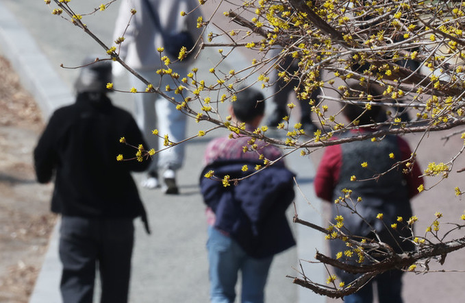 [오늘 날씨] 아침 쌀쌀, 낮 포근…큰 일교차 주의