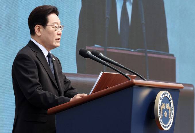 내년부터 기초연금 부부 감액 축소… 이 대통령 "빈곤노인은 더 후하게"