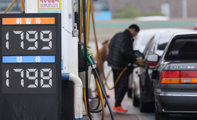 최고가제 이후 닷새째 기름값 내렸다… 휘발윳값 1830원