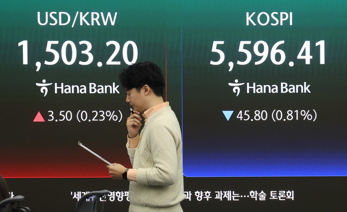 코스피, 종전 협상 기대에 5500선 숨고르기… 외국인 이탈 지속