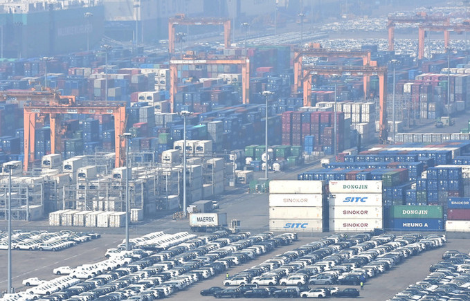 '슈퍼 사이클' 3월 수출 800달러 돌파… 중동 태풍, 반도체가 방어