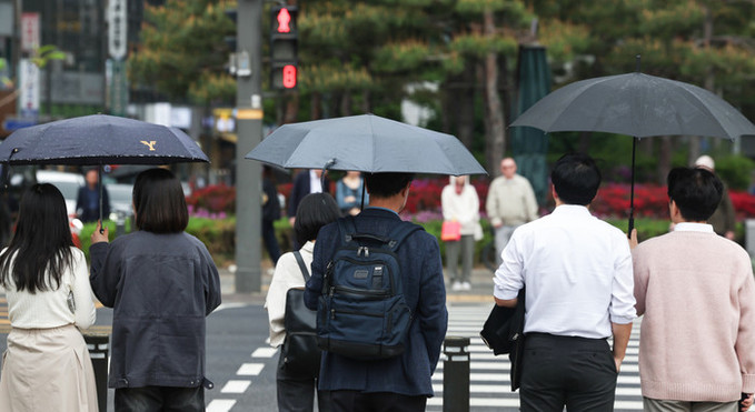 [내일 날씨] 건조한 대기 속 곳곳에 비소식… 낮 최고 24도