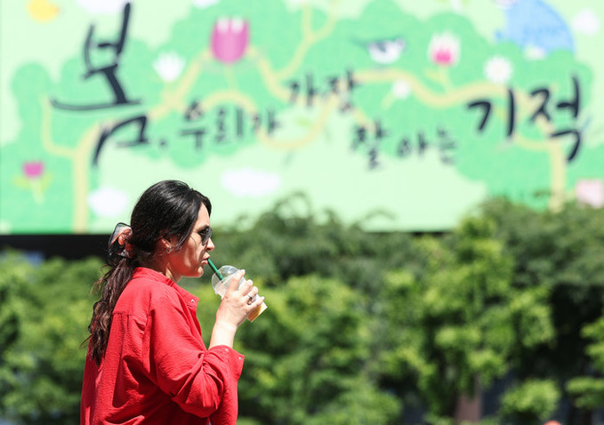[내일 날씨] 한낮 최고 29도, 중부 흐리고 최대 40㎜ 소나기