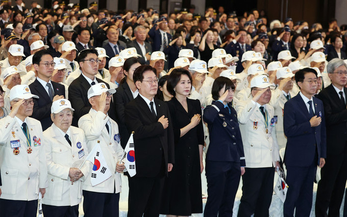 이 대통령, 6·25 기념식 참석… "국가 위한 헌신, 계승하도록 지원"