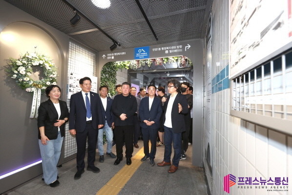 안양시, 침침한 지하보도의 변신…‘일번가 아래 갤러리’ 개관