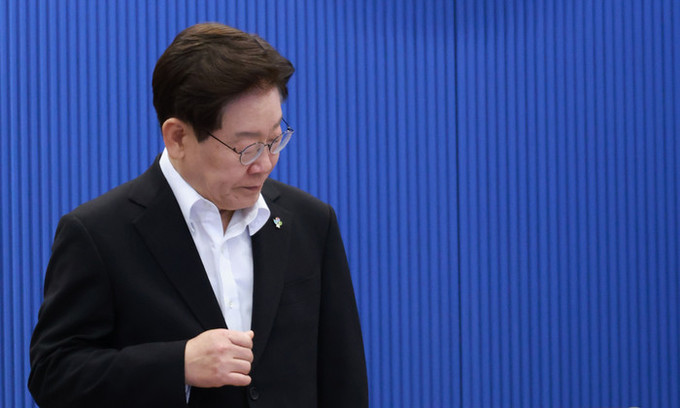 이 대통령 지지율 51% 취임 후 최저… 부정 평가 40% 넘어