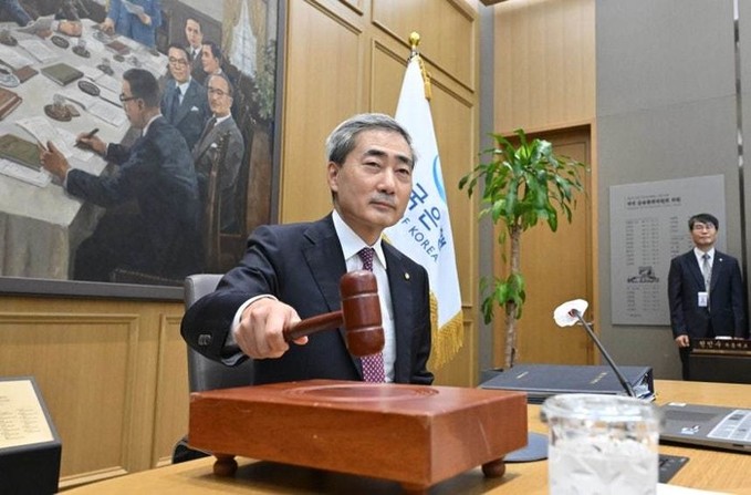 한은, 기준금리 0.25%포인트 인상… 3년 반만에 긴축 신호탄