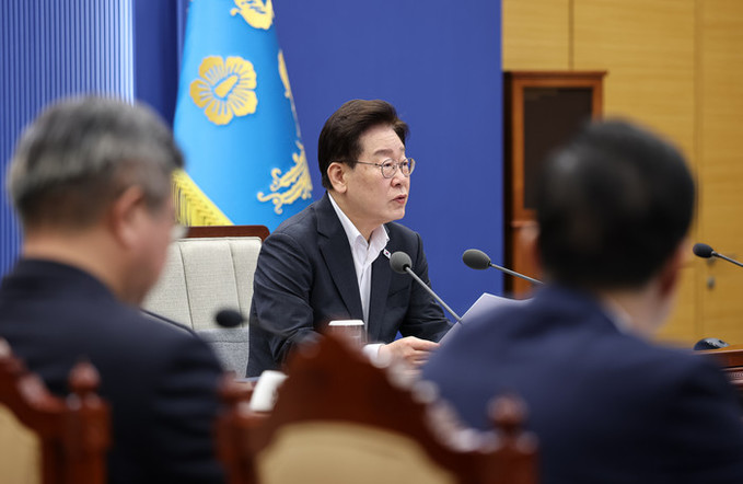 이 대통령 지지도, 40.2% 최저치 경신… 용산개발 갈등 발목