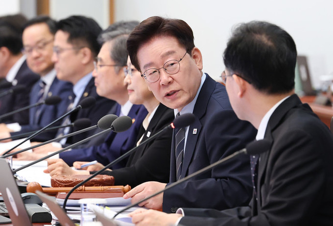 이 대통령, 821조원 예산 지적에 "지금은 전 정권이 만든 보릿고개”