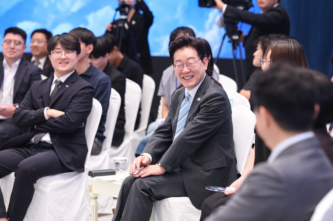 이재명 대통령 지지율 10주 만에 반등… 기자회견 통했나