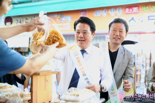 최대호 안양시장, 추석 앞두고 관내 전통시장 방문…민생 현장 점검