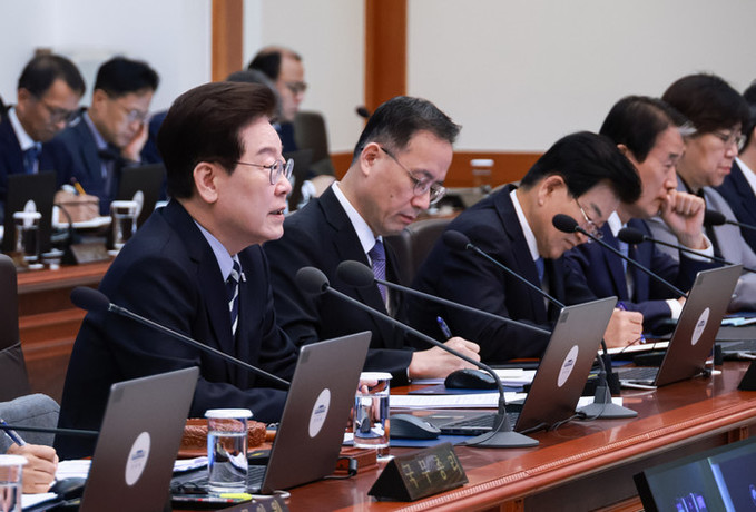 이 대통령 “국익 지키는 외교 해야… 굴종·사대적 태도 지양”