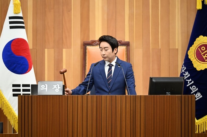 세종시의회 임채성 의장, 담배 제조사...