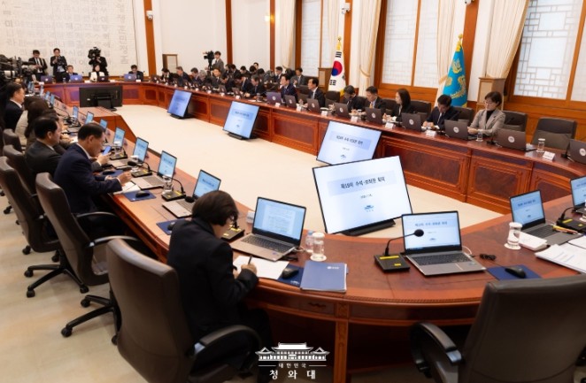 이재명 대통령, 제19차 수석보좌관 ...