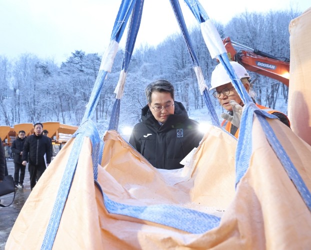 김동연 경기도지사, 제설현장·버스정류...