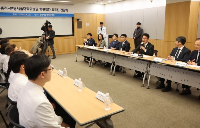 김민석 국무총리, 희귀질환 환우·가족...